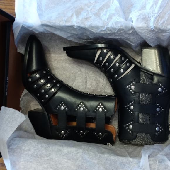 Coach Phoebe Studded Leather Bootie NIB 5B - Picture 9 of 10